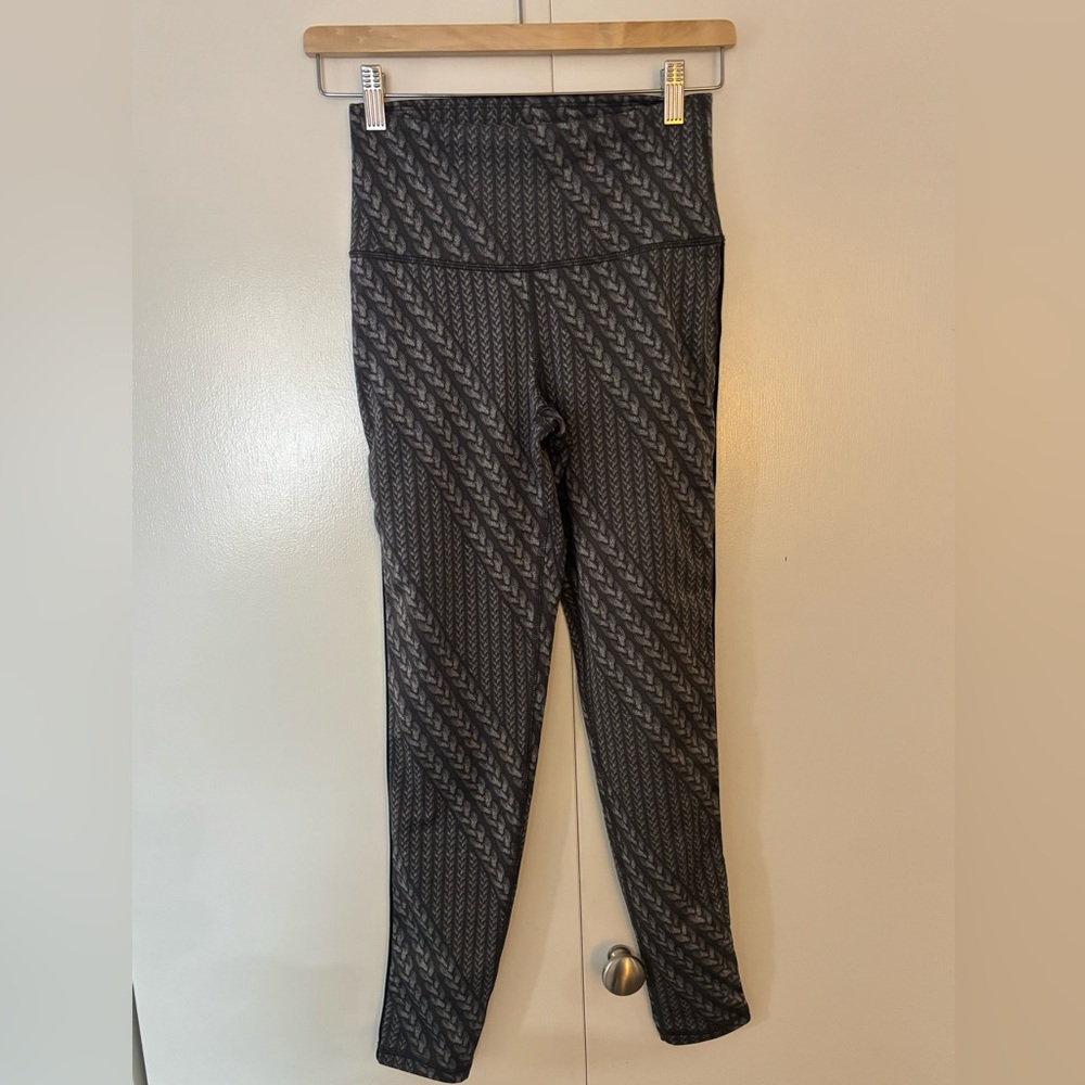 Aerie Chill Play Move Fleece Leggings Grey Cable Knit Sweater Print Medium NWOT